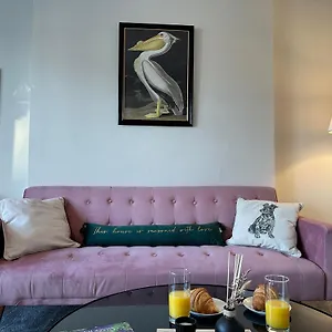 Charming & Cozy Richmond Retreat Apartment Twickenham